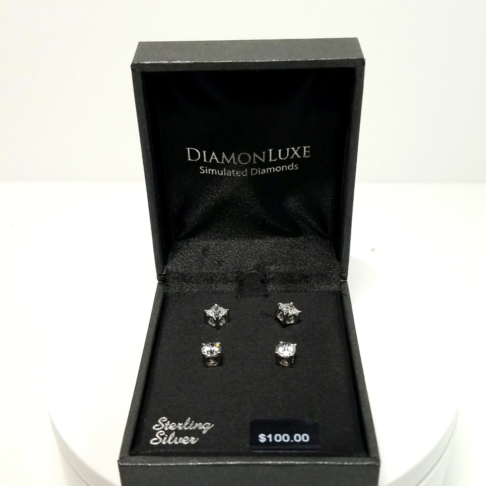 Diamonluxe 925 Sterling Silver Simulated Diamonds Womens 2 Earrings Brand New